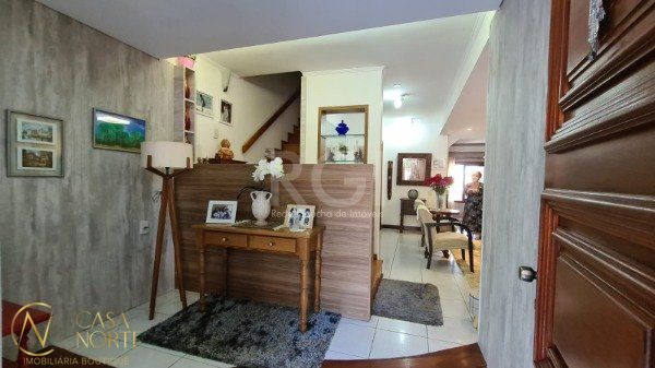 Casa à venda com 4 quartos, 276m², 2 suítes, 3 vagas, Avenida Nestor Valdman no bairro Jardim Itu em Porto Alegre