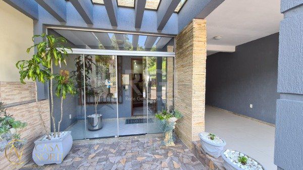 Casa à venda com 4 quartos, 276m², 2 suítes, 3 vagas, Avenida Nestor Valdman no bairro Jardim Itu em Porto Alegre