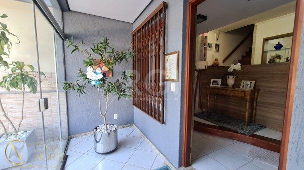 Casa à venda com 4 quartos, 276m², 2 suítes, 3 vagas, Avenida Nestor Valdman no bairro Jardim Itu em Porto Alegre