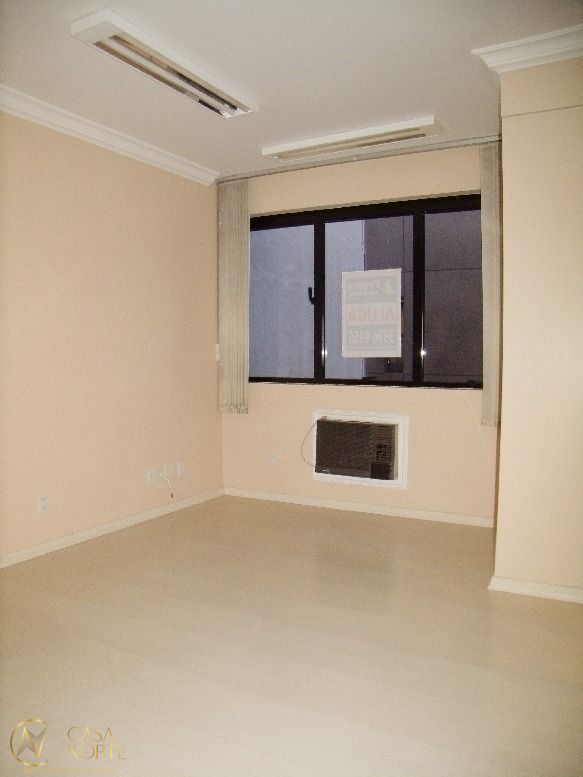 Sala Comercial à venda , 24m², Rua Itapeva no bairro Passo da Areia em Porto Alegre