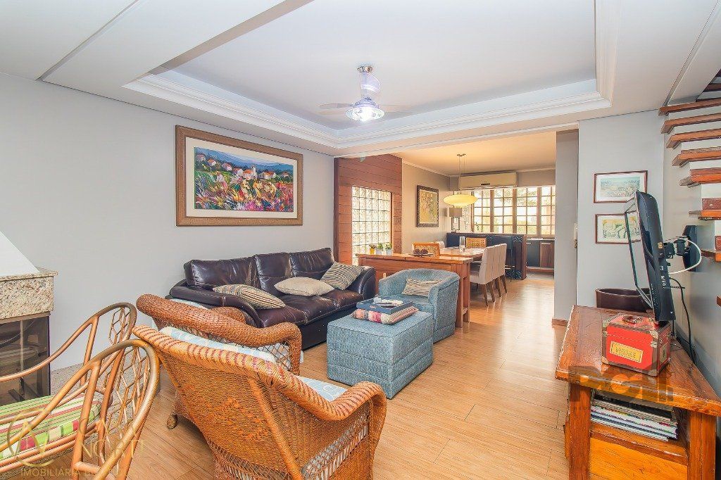 Casa de Condomínio à venda com 3 quartos, 182m², 1 suíte, 2 vagas, Rua Doutor Mário Totta no bairro Tristeza em Porto Alegre