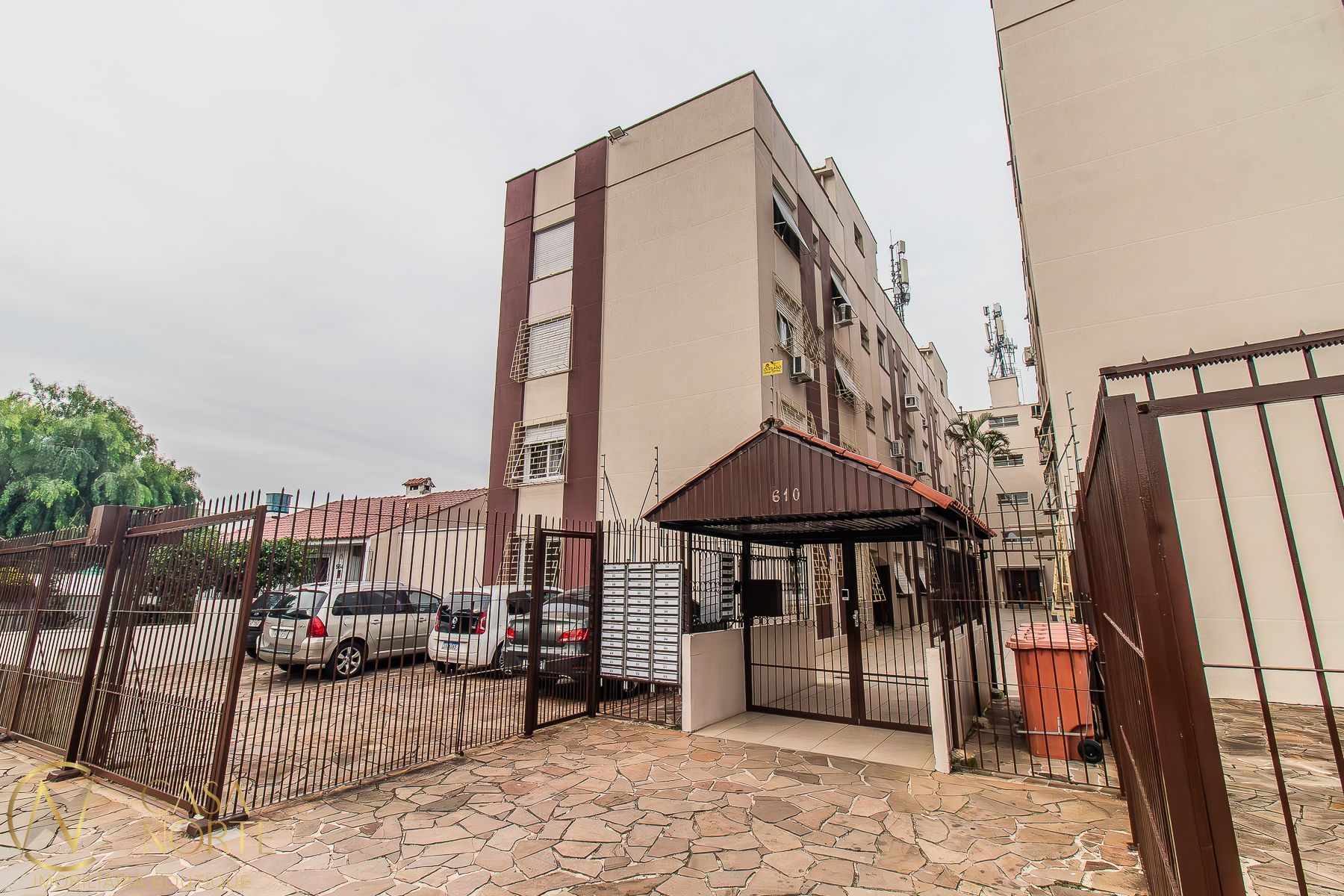 Apartamento à venda com 2 quartos, 100m², 1 suíte, 1 vaga, Rua Delfino Riet no bairro Santo Antônio em Porto Alegre