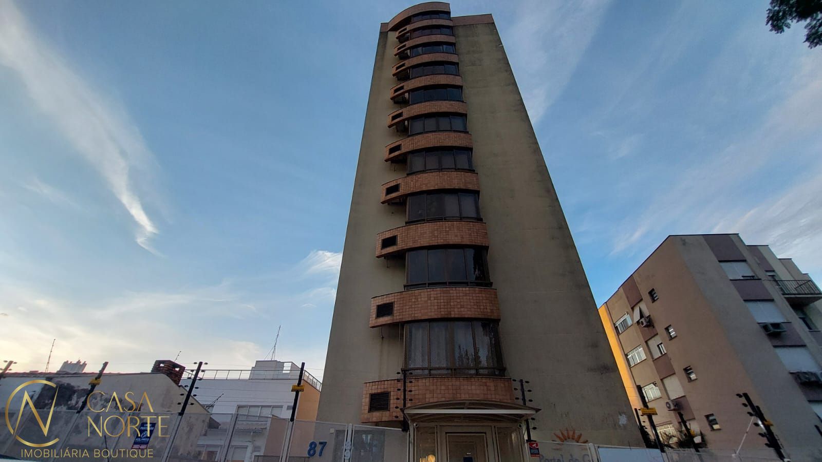 Apartamento à venda com 2 quartos, 70m², 1 suíte, 2 vagas, Rua Corrêa Lima no bairro Menino Deus em Porto Alegre