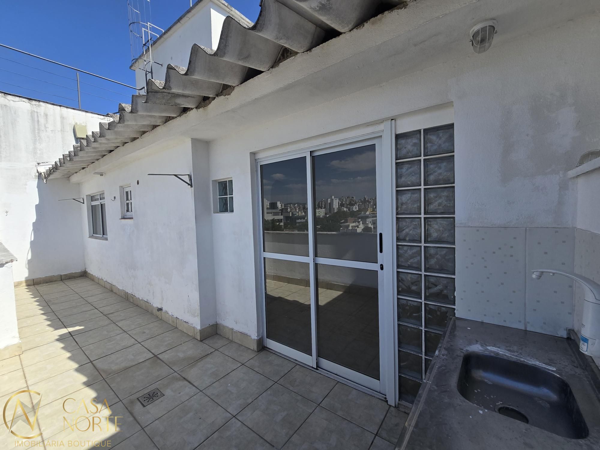 Cobertura à venda com 1 quarto, 75m², 1 vaga, Rua Leopoldo Bier no bairro Santana em Porto Alegre