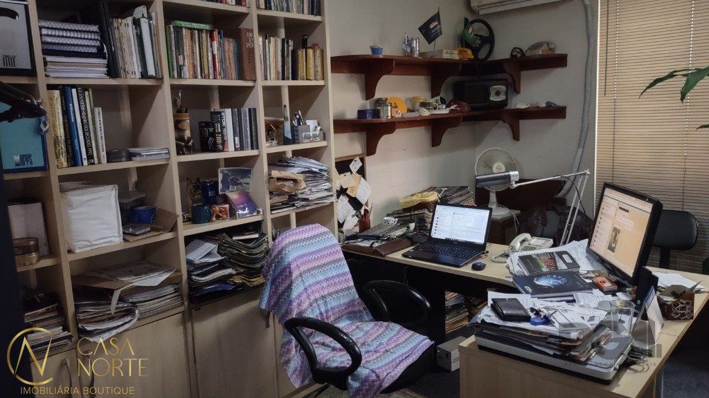 Sala Comercial à venda , 77m², 1 vaga, Avenida Getúlio Vargas no bairro Menino Deus em Porto Alegre