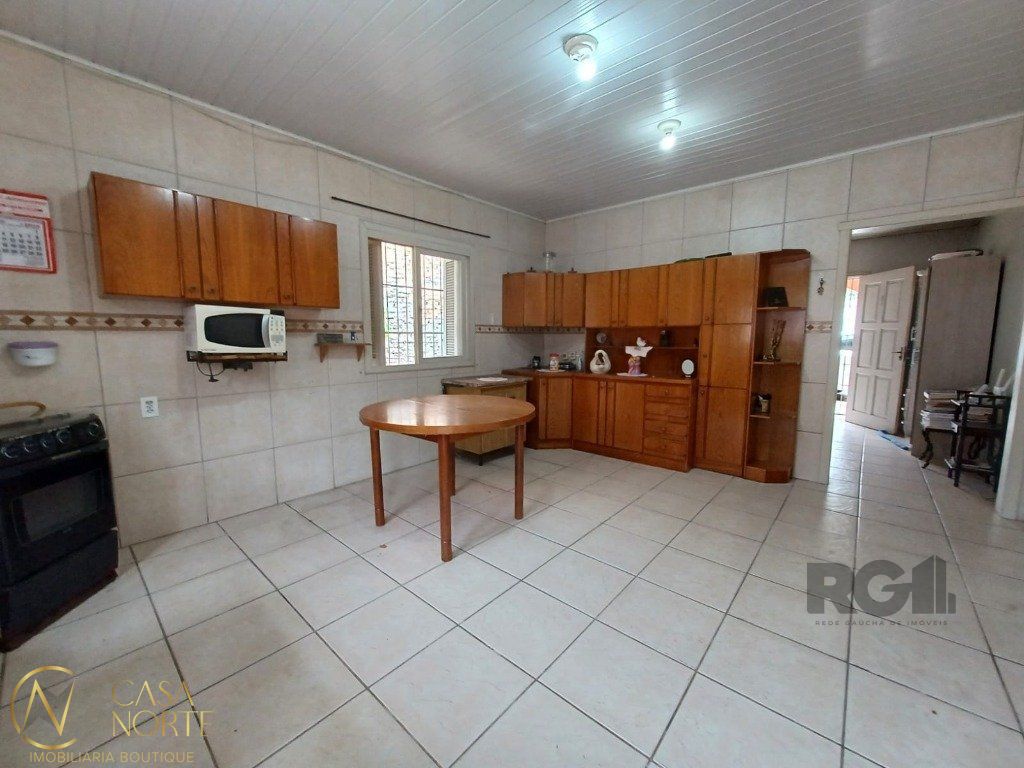Casa à venda com 3 quartos, 0m², 4 vagas, Rua Dom João Vi no bairro Medianeira em Porto Alegre