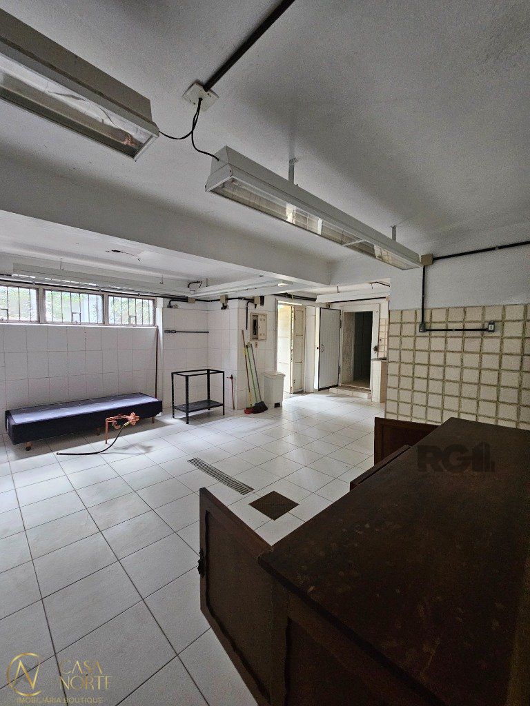 Casa à venda com 3 quartos, 209m², 1 suíte, 7 vagas, Travessa Paraíso no bairro Santa Tereza em Porto Alegre