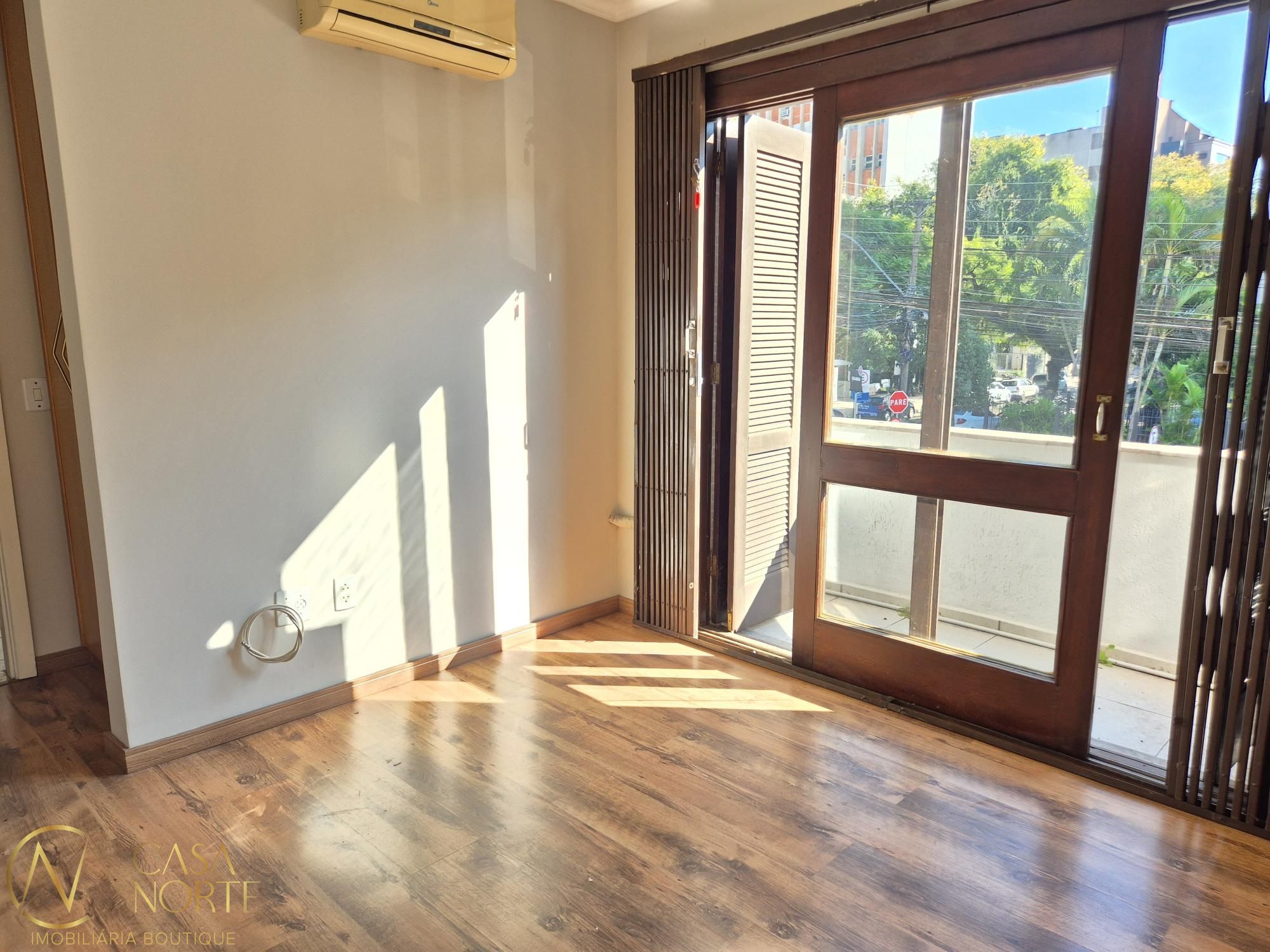 Apartamento à venda com 3 quartos, 133m², 1 suíte, 1 vaga, Rua Costa no bairro Menino Deus em Porto Alegre
