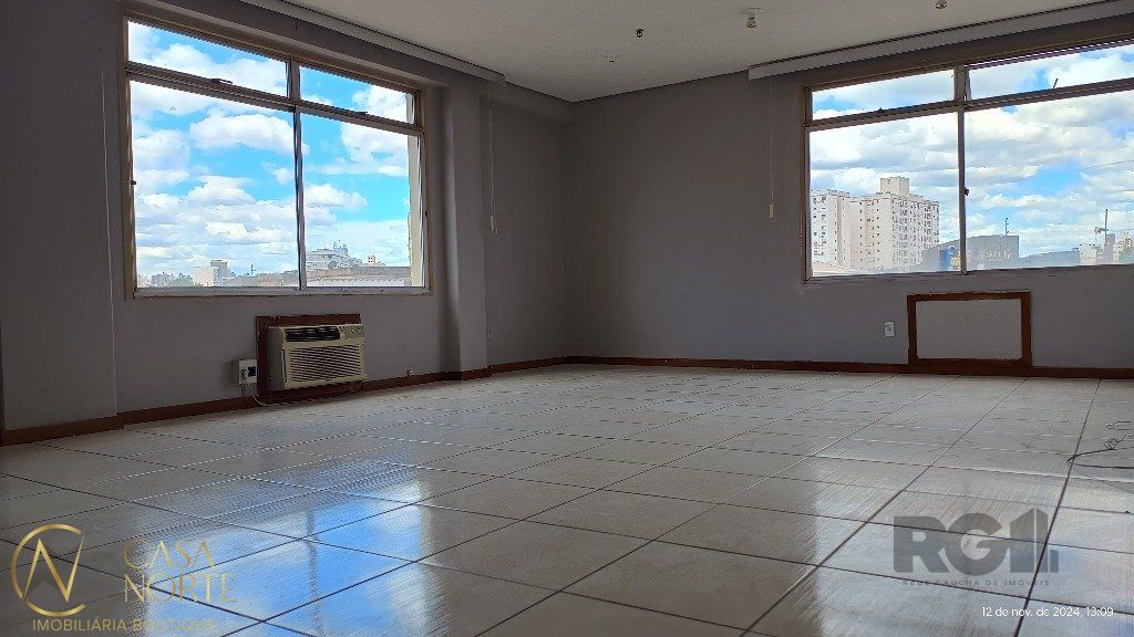 Sala Comercial à venda , 36m², Rua Barão do Triunfo no bairro Menino Deus em Porto Alegre