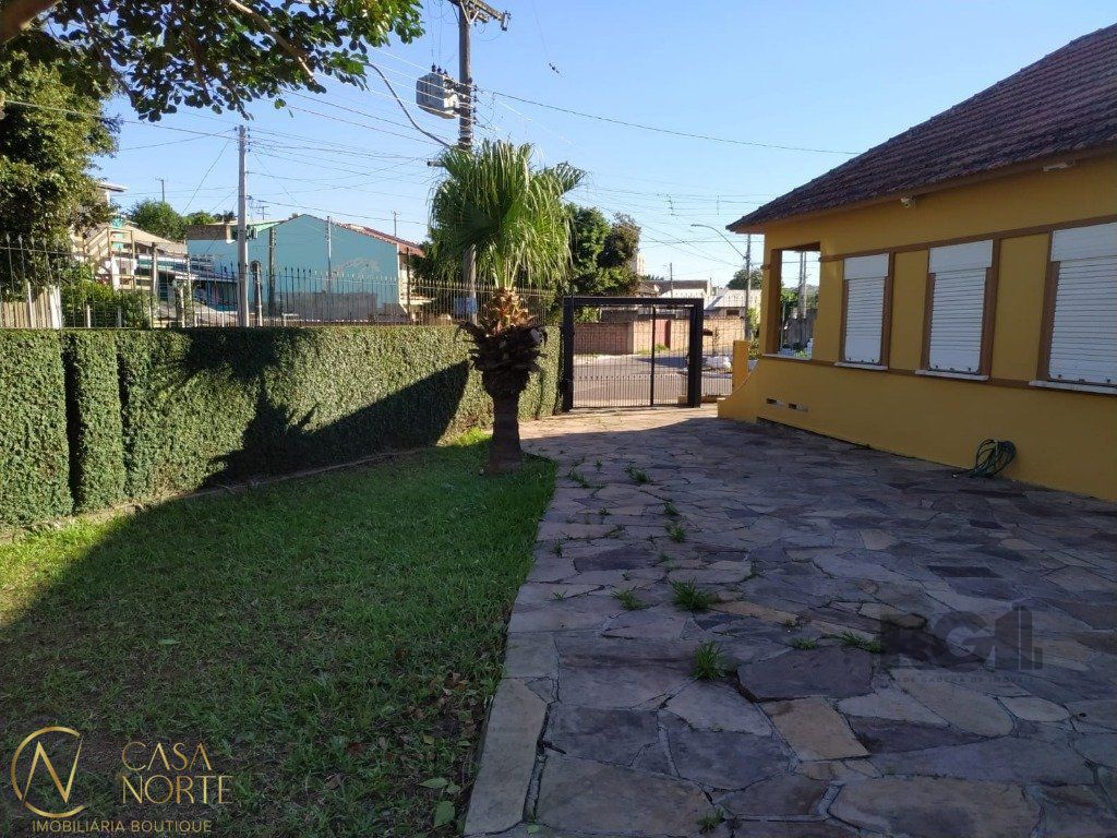 Casa à venda com 3 quartos, 143m², 2 vagas, Rua Amália Figueiroa no bairro Partenon em Porto Alegre