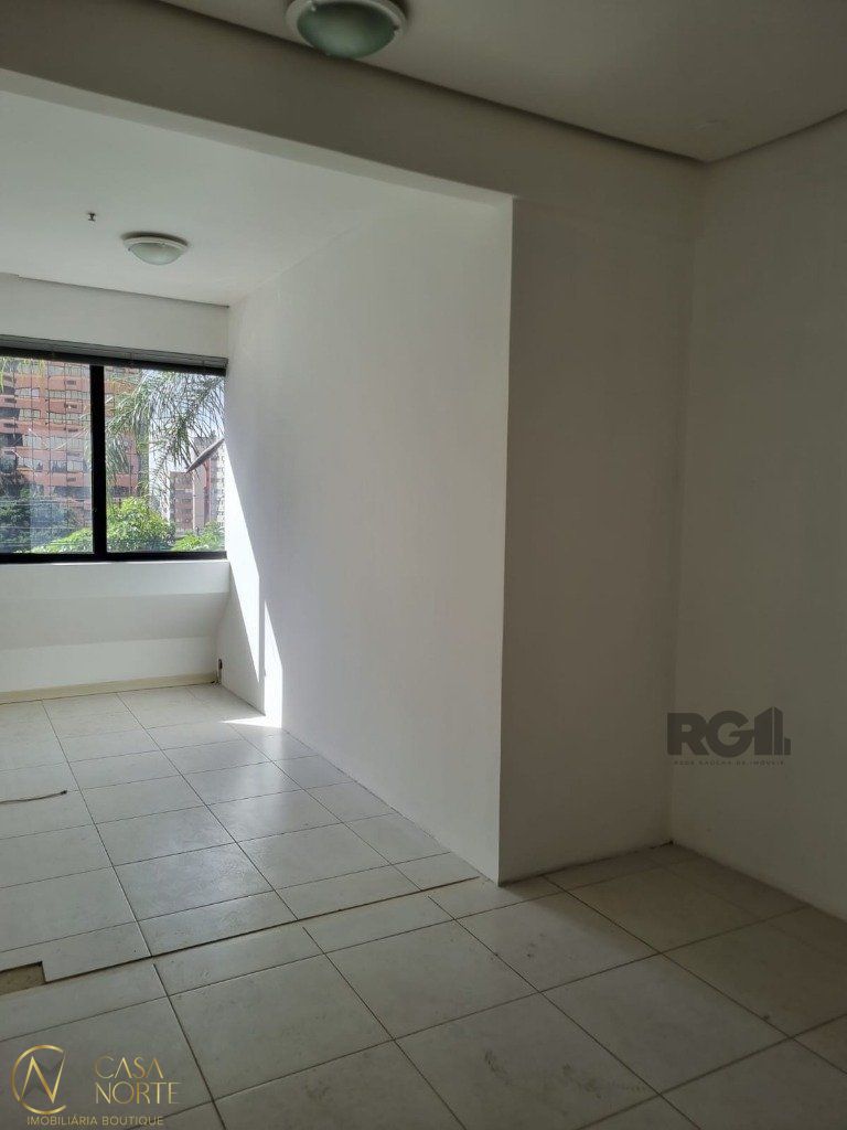 Sala Comercial à venda com 2 quartos, 40m², 1 vaga, Avenida Carlos Gomes no bairro Auxiliadora em Porto Alegre