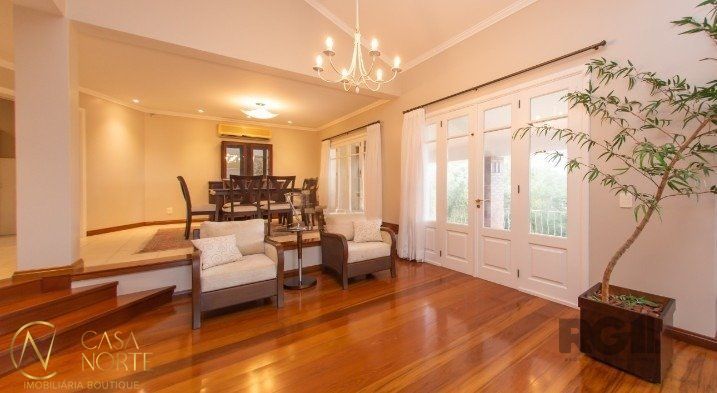 Casa à venda , 372m², 4 suítes, 4 vagas, Rua Deputado Astério de Mello no bairro Teresópolis em Porto Alegre