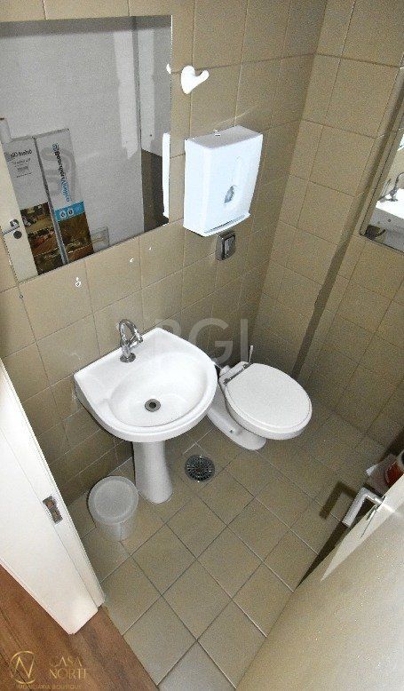 Sala Comercial à venda , 31m², Rua Dom Pedro II no bairro São João em Porto Alegre