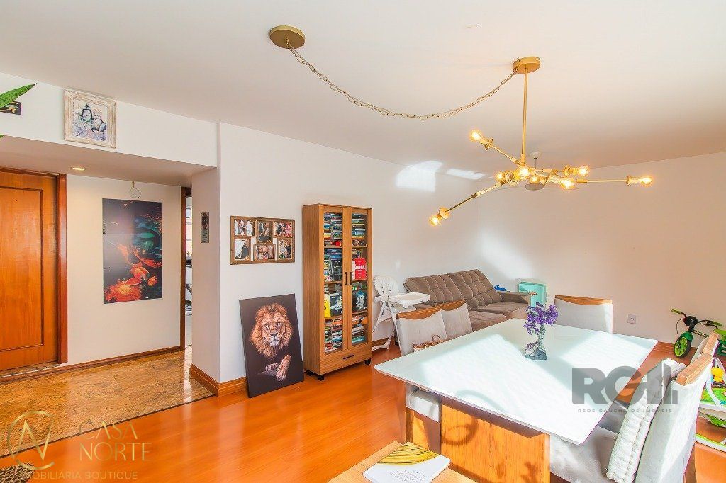 Apartamento à venda com 3 quartos, 103m², 1 vaga, Avenida Getúlio Vargas no bairro Menino Deus em Porto Alegre