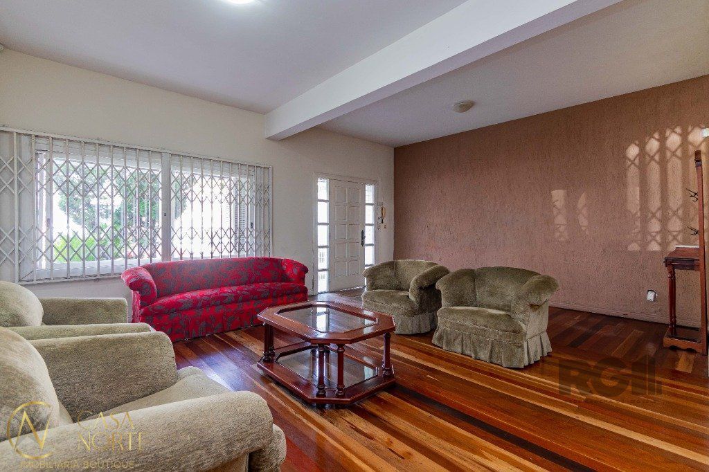 Casa à venda com 3 quartos, 360m², 3 suítes, 6 vagas, Rua Barao de Cerro Largo no bairro Menino Deus em Porto Alegre