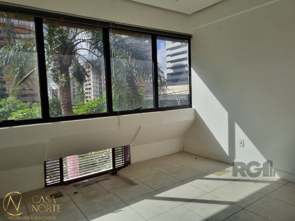 Sala Comercial à venda com 2 quartos, 40m², 1 vaga, Avenida Carlos Gomes no bairro Auxiliadora em Porto Alegre