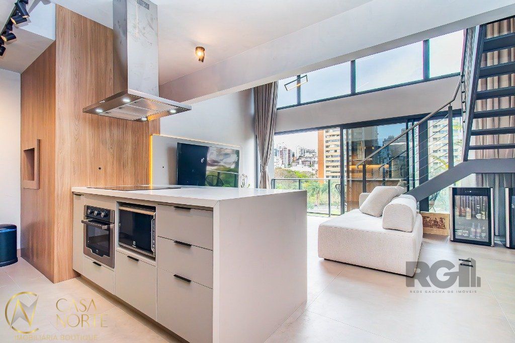Duplex à venda com 1 quarto, 78m², 1 suíte, 1 vaga, Rua Luiz Só no bairro Petrópolis em Porto Alegre