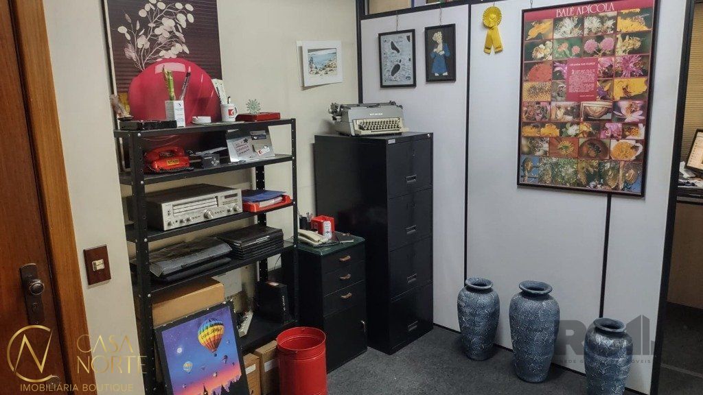Sala Comercial à venda , 77m², 1 vaga, Avenida Getúlio Vargas no bairro Menino Deus em Porto Alegre