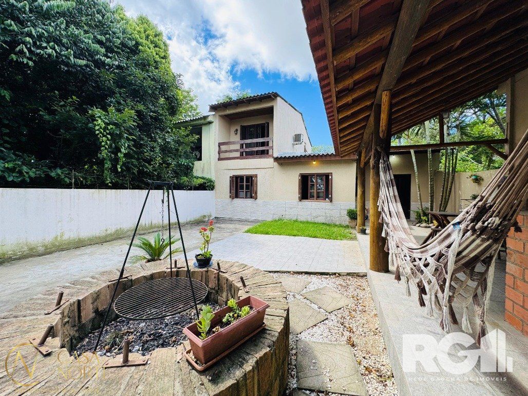 Casa à venda com 3 quartos, 110m², 1 suíte, Estrada Jacques da Rosa no bairro Lageado em Porto Alegre