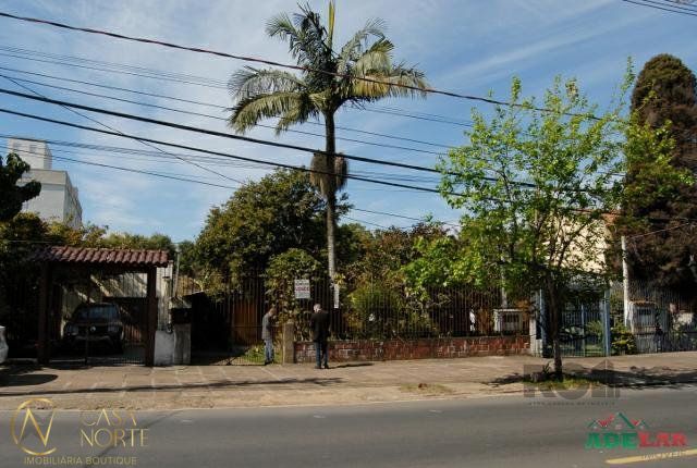 Terreno à venda  com 440m², Avenida da Cavalhada no bairro Cavalhada em Porto Alegre