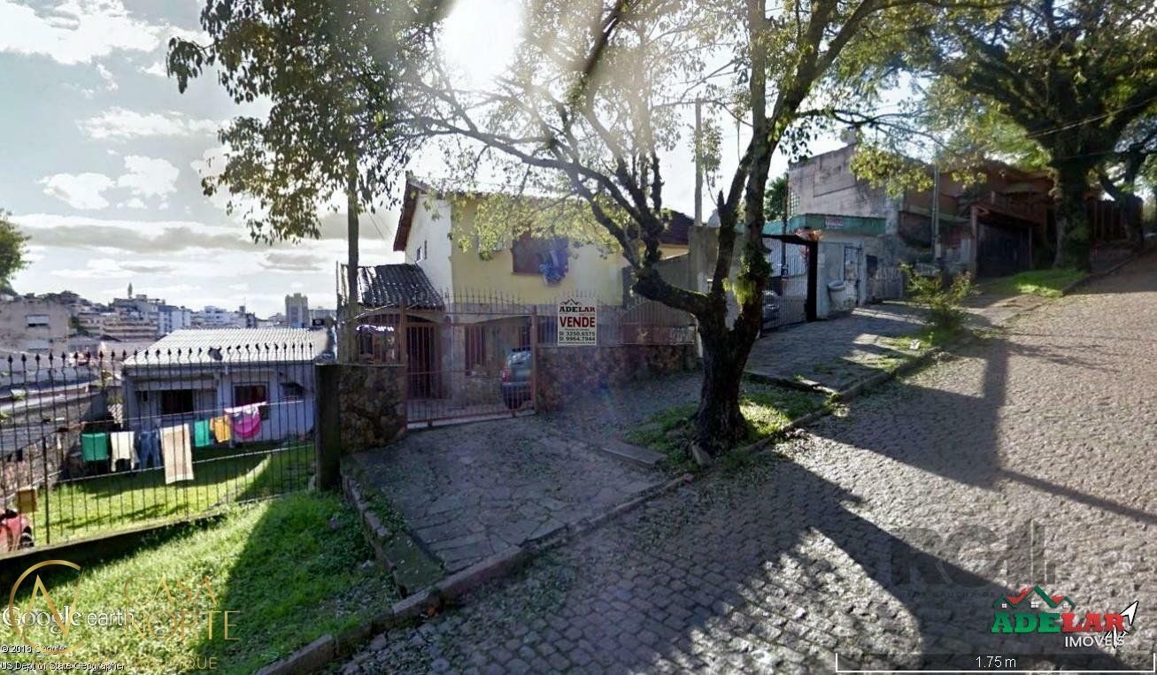 Casa à venda com 3 quartos, 205m², 3 vagas, Avenida Teresina no bairro Medianeira em Porto Alegre