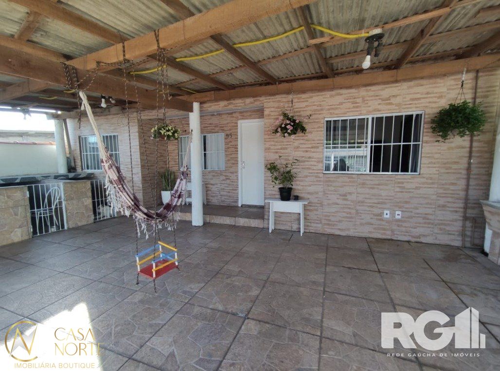Casa à venda com 3 quartos, 163m², 2 vagas, Rua do Cedro no bairro Restinga em Porto Alegre