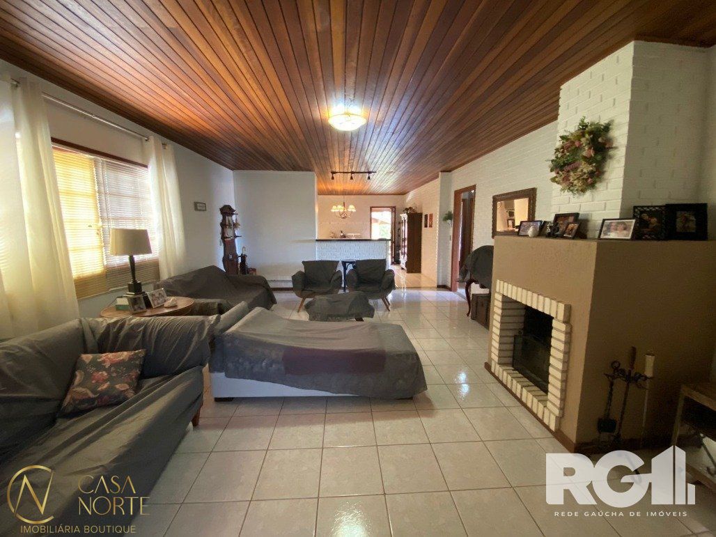 Casa à venda com 3 quartos, 2143m², Rua Pedro de Oliveira Franca no bairro Hípica em Porto Alegre