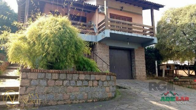 Casa à venda com 3 quartos, 300m², 1 suíte, 4 vagas, Rua Ida Passuello no bairro Vila Nova em Porto Alegre