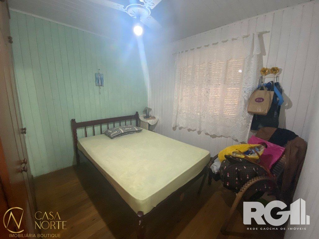 Casa à venda com 2 quartos, 300m², 1 vaga, Estrada do Varejao no bairro Lami em Porto Alegre