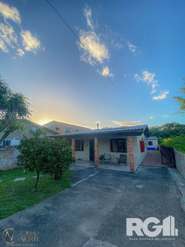 Casa à venda com 2 quartos, 135m², 3 vagas, Rua D no bairro Extrema em Porto Alegre