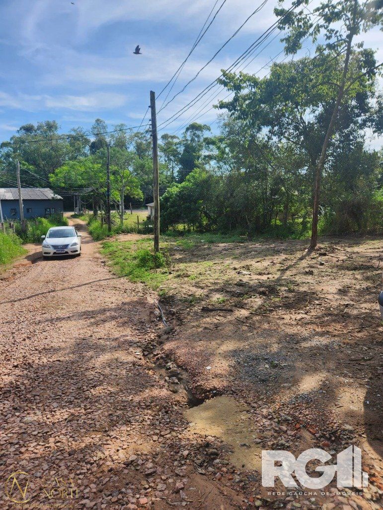 Terreno à venda  com 320m², Avenida Edgar Pires de Castro no bairro Lageado em Porto Alegre