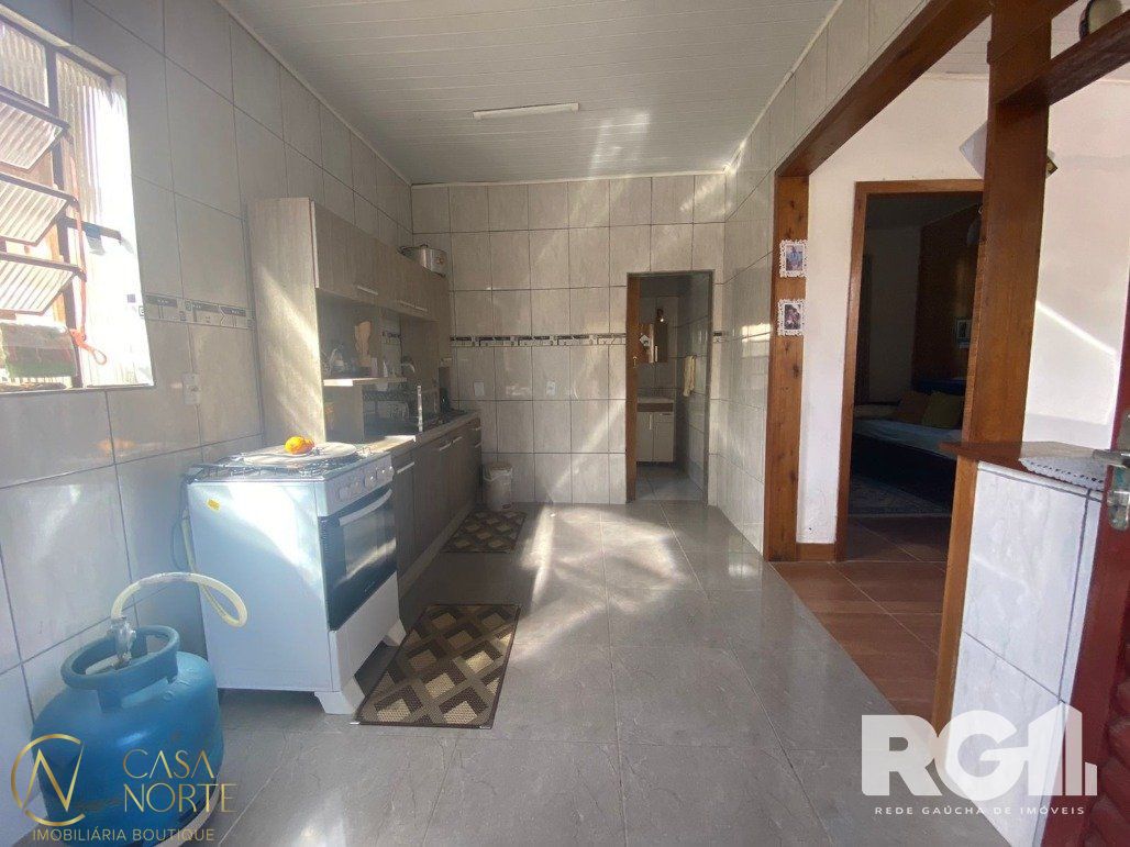 Casa à venda com 2 quartos, 300m², 1 vaga, Estrada do Varejao no bairro Lami em Porto Alegre