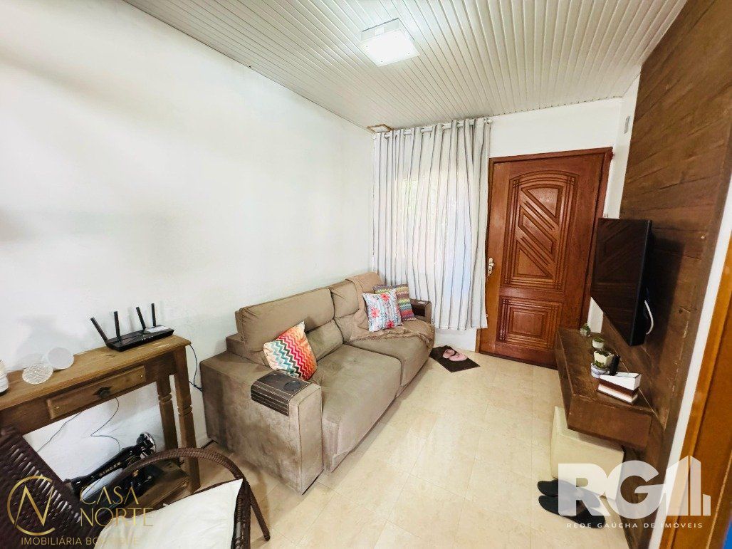 Casa à venda com 2 quartos, 28m², 2 vagas, Rua Antônia Zardin Perondi no bairro Hípica em Porto Alegre