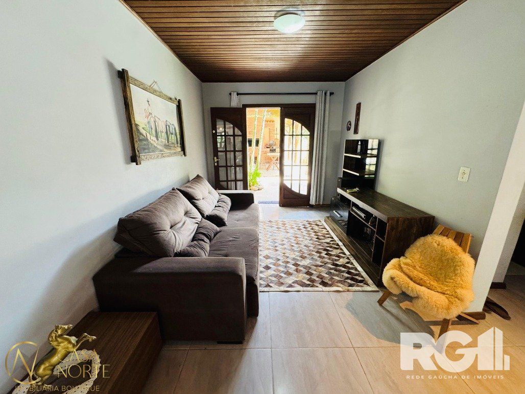 Casa à venda com 3 quartos, 110m², 1 suíte, Estrada Jacques da Rosa no bairro Lageado em Porto Alegre