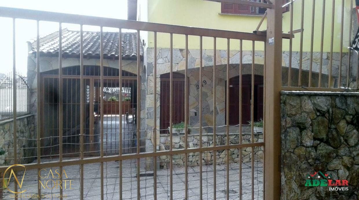 Casa à venda com 3 quartos, 205m², 3 vagas, Avenida Teresina no bairro Medianeira em Porto Alegre