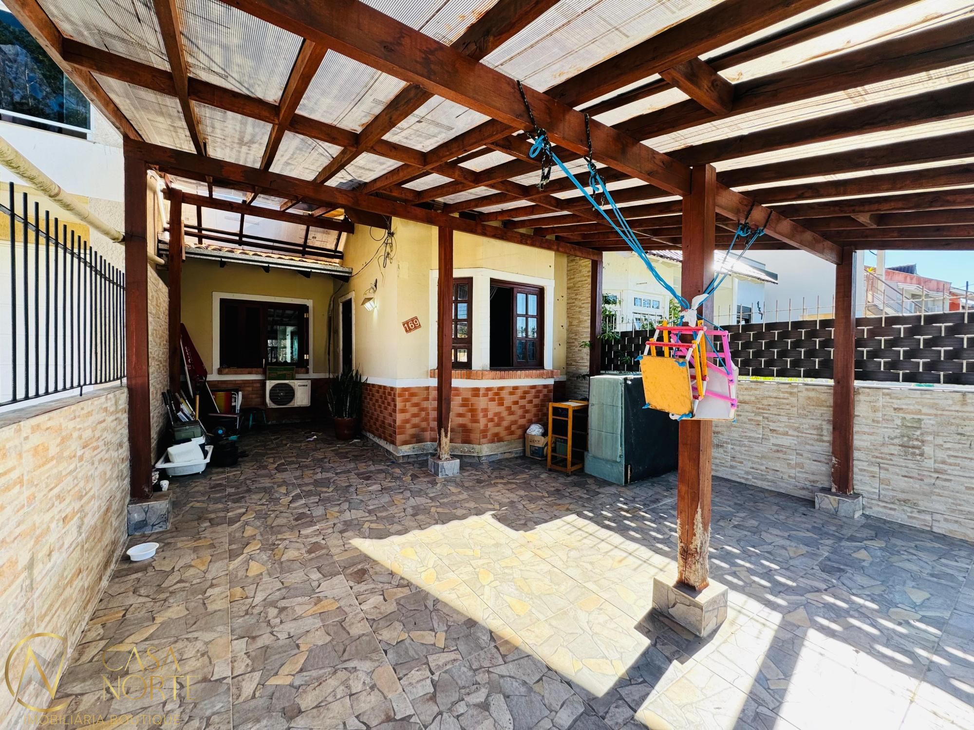 Casa à venda com 2 quartos, 50m², 1 vaga, Rua Vacaria no bairro Hípica em Porto Alegre