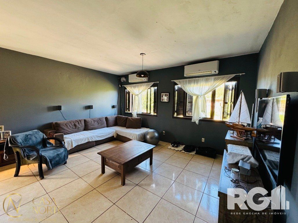 Casa à venda com 3 quartos, 160m², 1 suíte, Rua Oito Mil e Quatorze no bairro Lageado em Porto Alegre