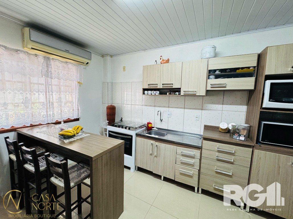 Casa à venda com 2 quartos, 28m², 2 vagas, Rua Antônia Zardin Perondi no bairro Hípica em Porto Alegre
