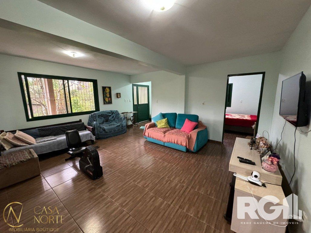 Casa à venda com 3 quartos, 90m², 1 suíte, Rua dos Canudos no bairro Cascata em Porto Alegre