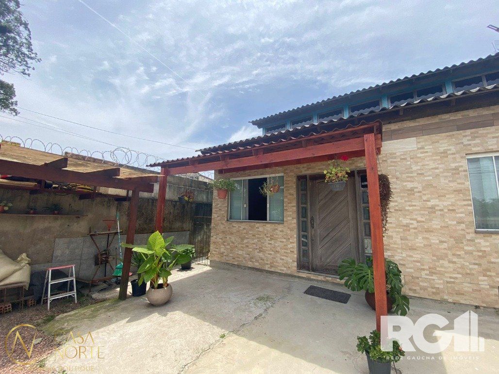 Casa à venda com 2 quartos, 220m², Avenida Edgar Pires de Castro no bairro Lageado em Porto Alegre