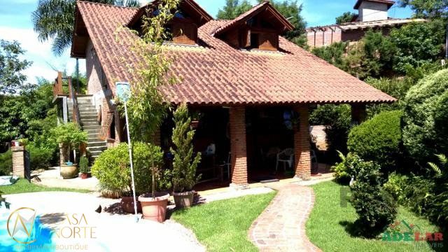 Casa à venda com 4 quartos, 254m², 3 vagas, Rua Pedro de Oliveira Franca no bairro Hípica em Porto Alegre