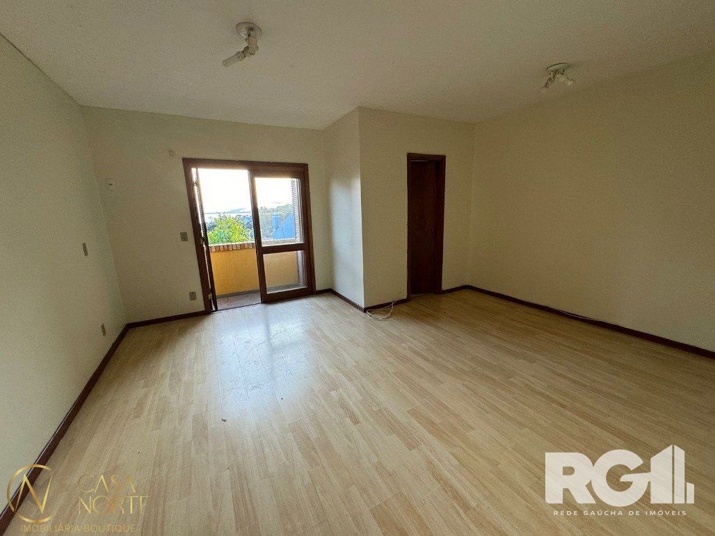Casa de Condomínio à venda com 3 quartos, 160m², 1 suíte, 2 vagas, Rua Edgar Luiz Schneider no bairro Jardim Isabel em Porto Alegre
