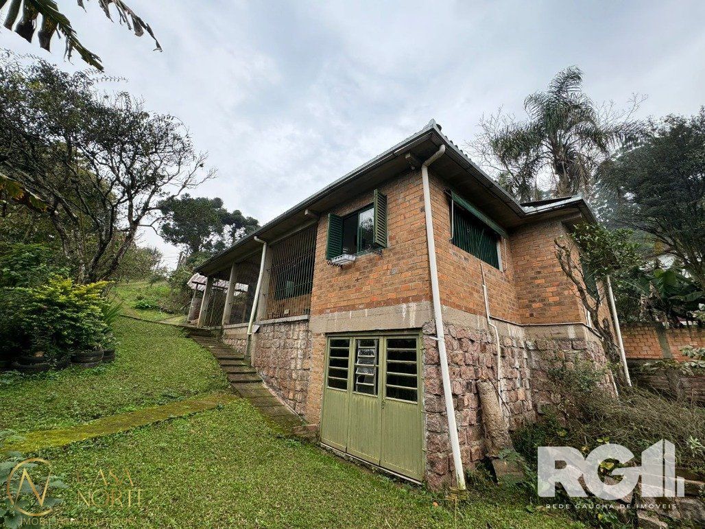 Casa à venda com 3 quartos, 90m², 1 suíte, Rua dos Canudos no bairro Cascata em Porto Alegre