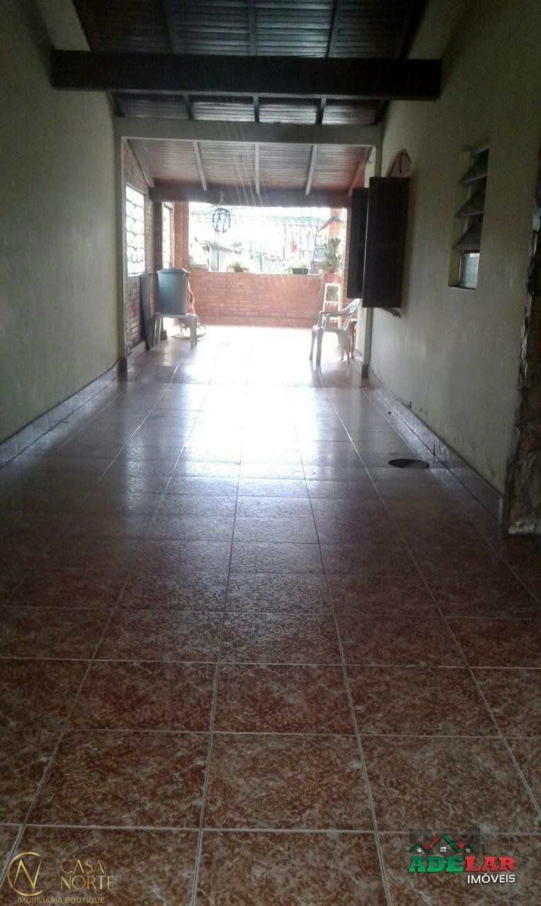 Casa à venda com 3 quartos, 205m², 3 vagas, Avenida Teresina no bairro Medianeira em Porto Alegre