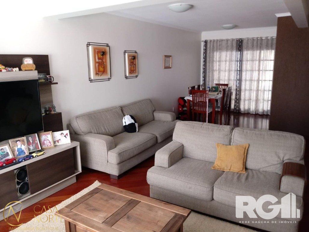 Casa à venda com 3 quartos, 240m², 1 suíte, Rua Professora Thereza Noronha no bairro Espírito Santo em Porto Alegre