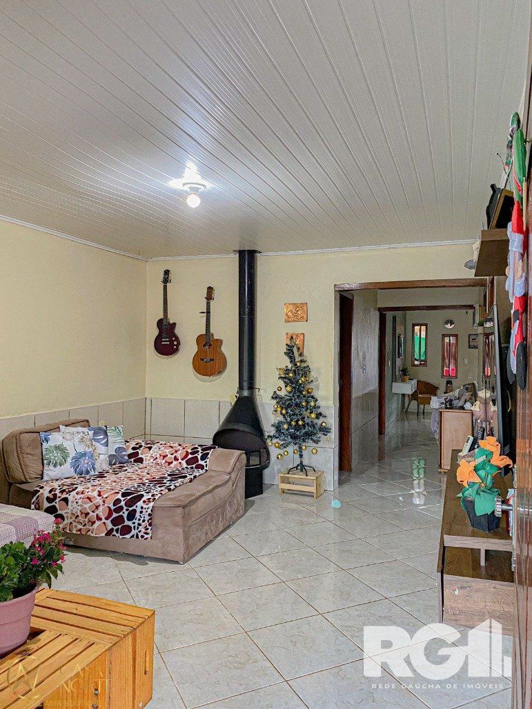 Casa à venda com 2 quartos, 135m², 3 vagas, Rua D no bairro Extrema em Porto Alegre