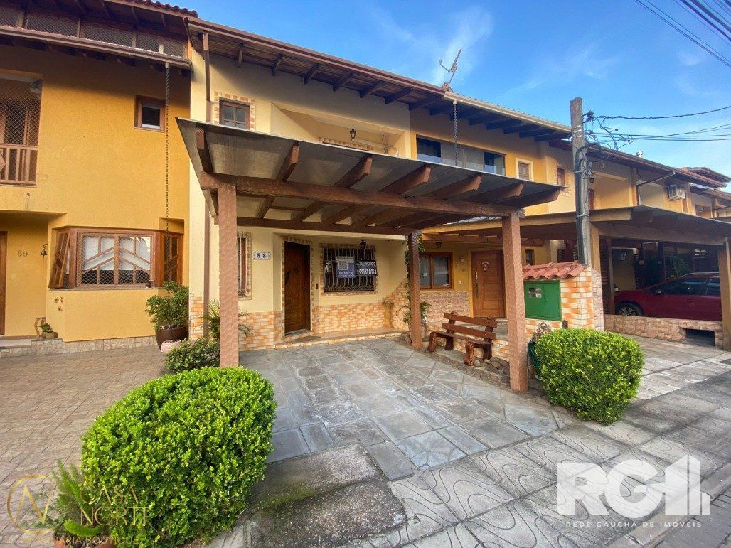 Casa à venda com 3 quartos, 84m², 1 suíte, Avenida Edgar Pires de Castro no bairro Hípica em Porto Alegre