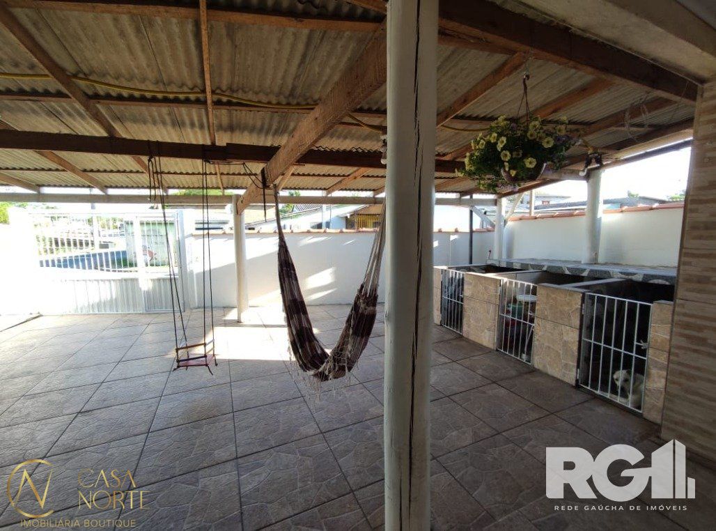Casa à venda com 3 quartos, 163m², 2 vagas, Rua do Cedro no bairro Restinga em Porto Alegre