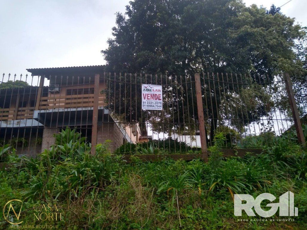 Casa à venda com 3 quartos, 300m², 1 suíte, 4 vagas, Rua Ida Passuello no bairro Vila Nova em Porto Alegre