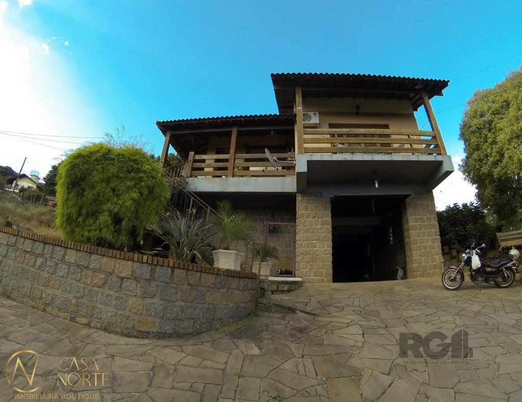 Casa à venda com 3 quartos, 300m², 1 suíte, 4 vagas, Rua Ida Passuello no bairro Vila Nova em Porto Alegre